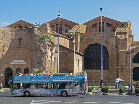 Hop on Hop off Bus in Rome Italy